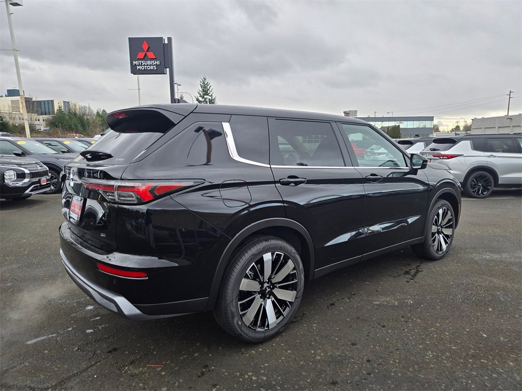 New 2026 Mitsubishi Outlander SE image 3