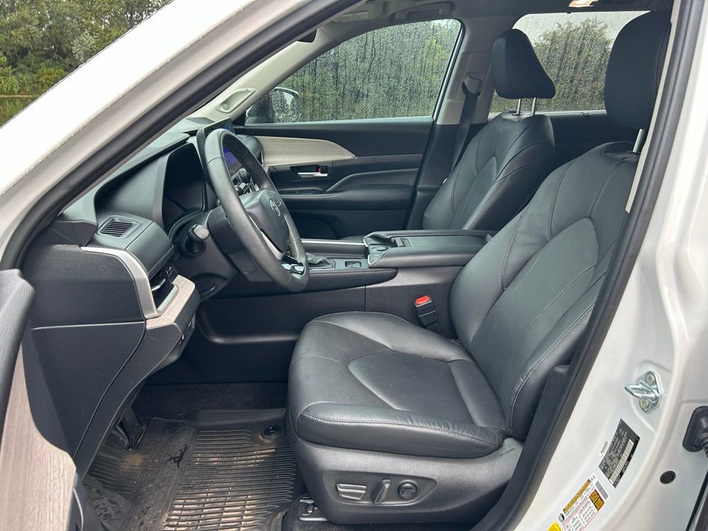 Used 2024 Toyota Grand Highlander Limited image 15