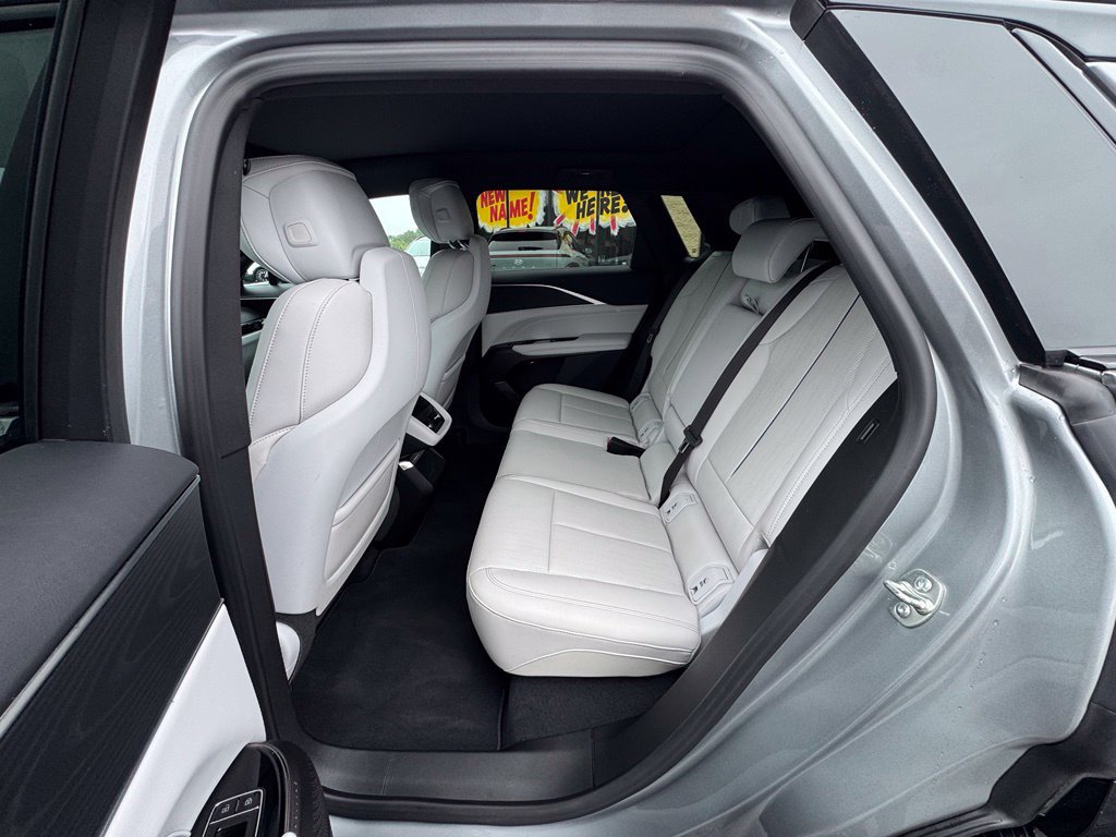 Used 2025 Cadillac Lyriq Sport AWD/4WD image 9