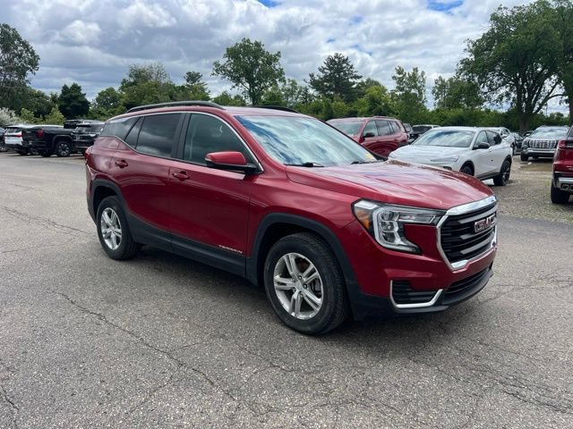Used 2024 GMC Terrain SLE w/ Driver Convenience Package AWD/4WD image 3