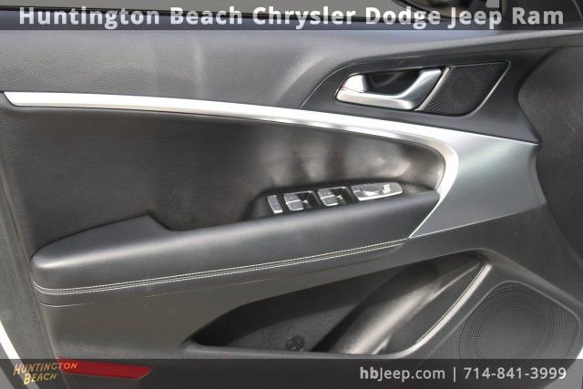 Used 2025 Genesis G70 2.5T image 10