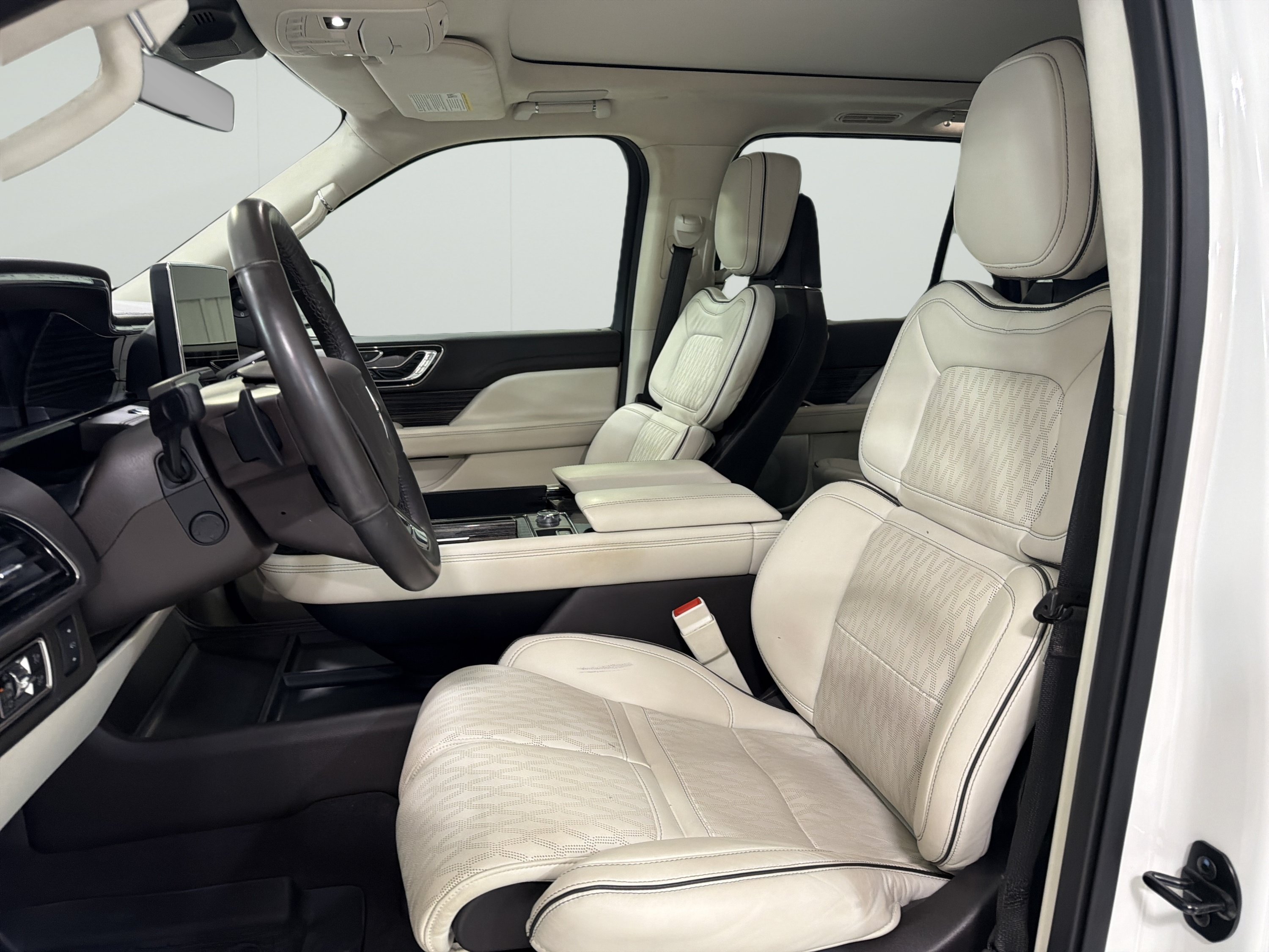 Used 2023 Lincoln Navigator L Black Label AWD/4WD image 9