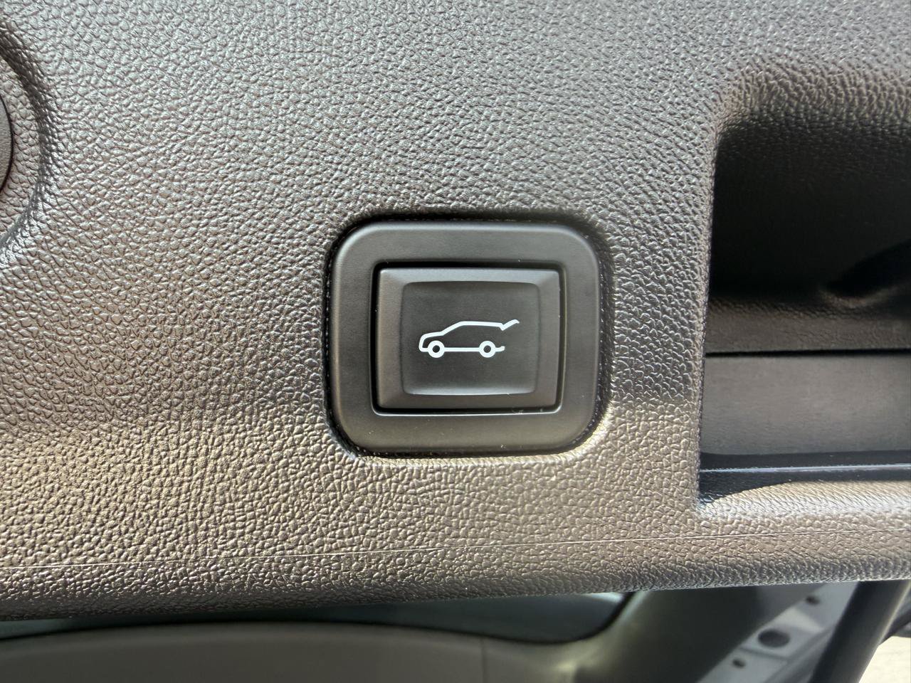 Used 2024 Chevrolet Equinox LT w/ Driver Convenience Package AWD/4WD image 8
