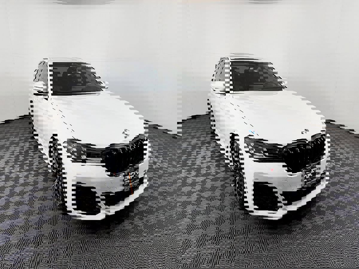 Used 2022 BMW M550i xDrive w/ Executive Package image 5