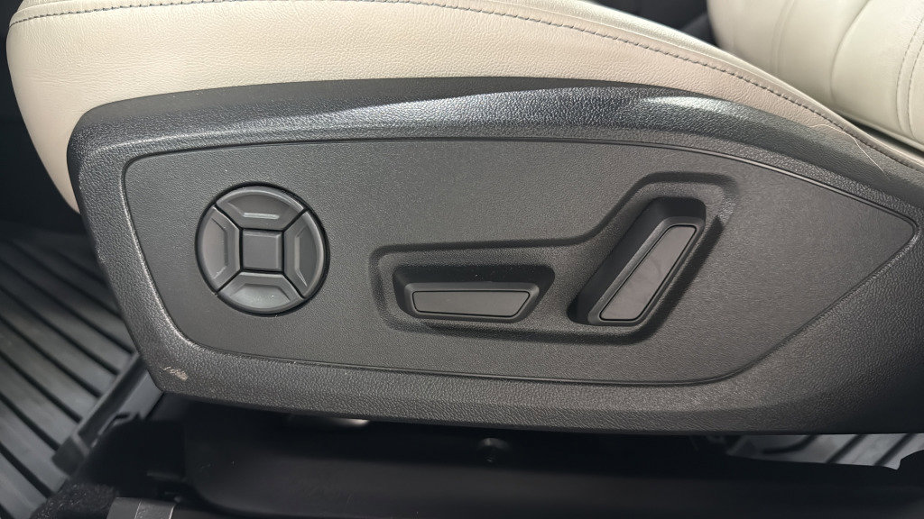 Used 2025 Audi A3 2.0T Premium w/ Convenience Package image 19