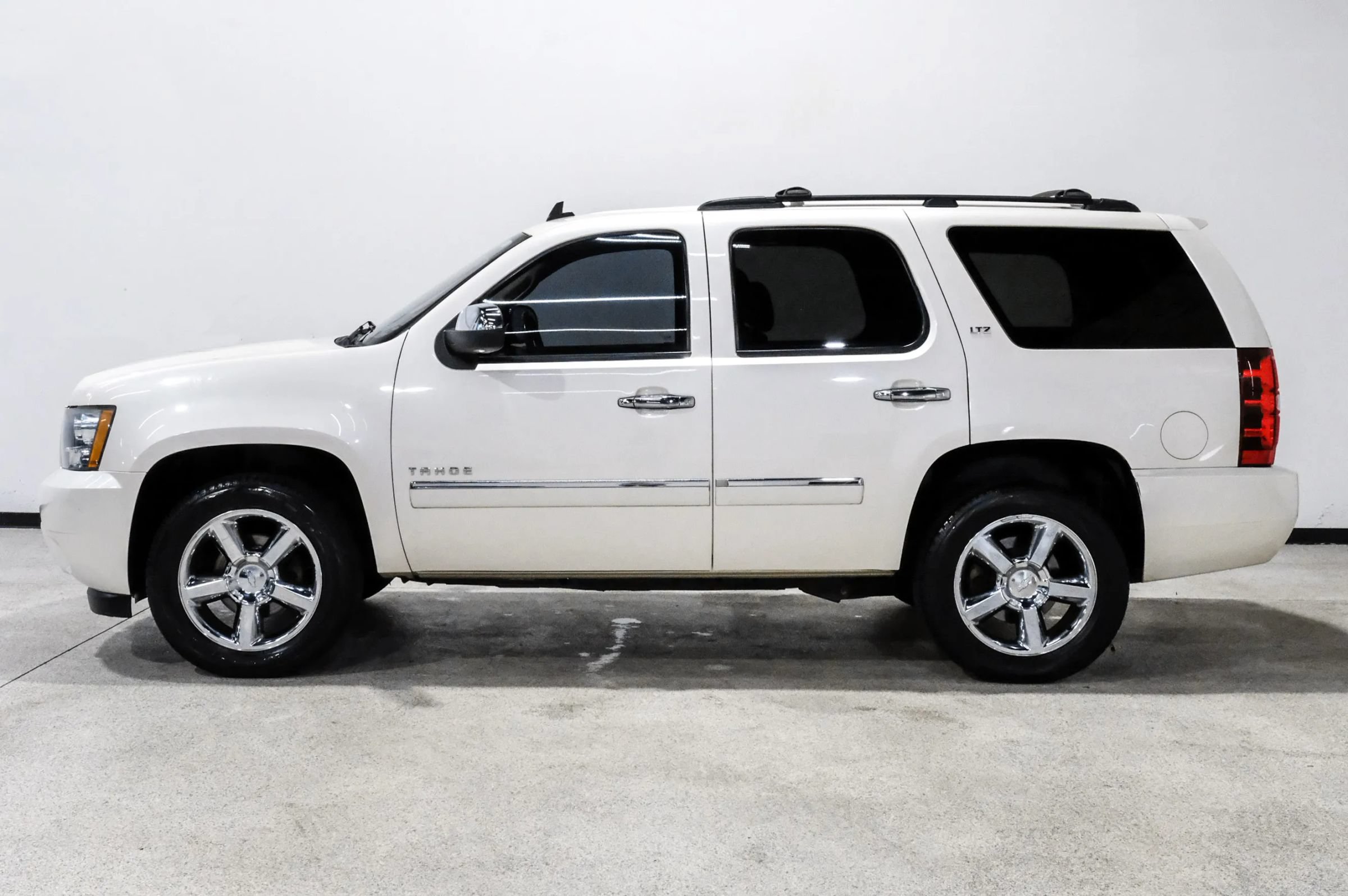 Used 2013 Chevrolet Tahoe LTZ RWD image 9