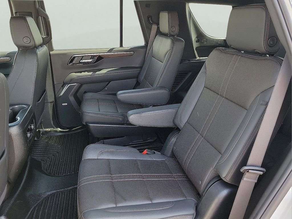 Used 2025 Chevrolet Tahoe High Country AWD/4WD image 13