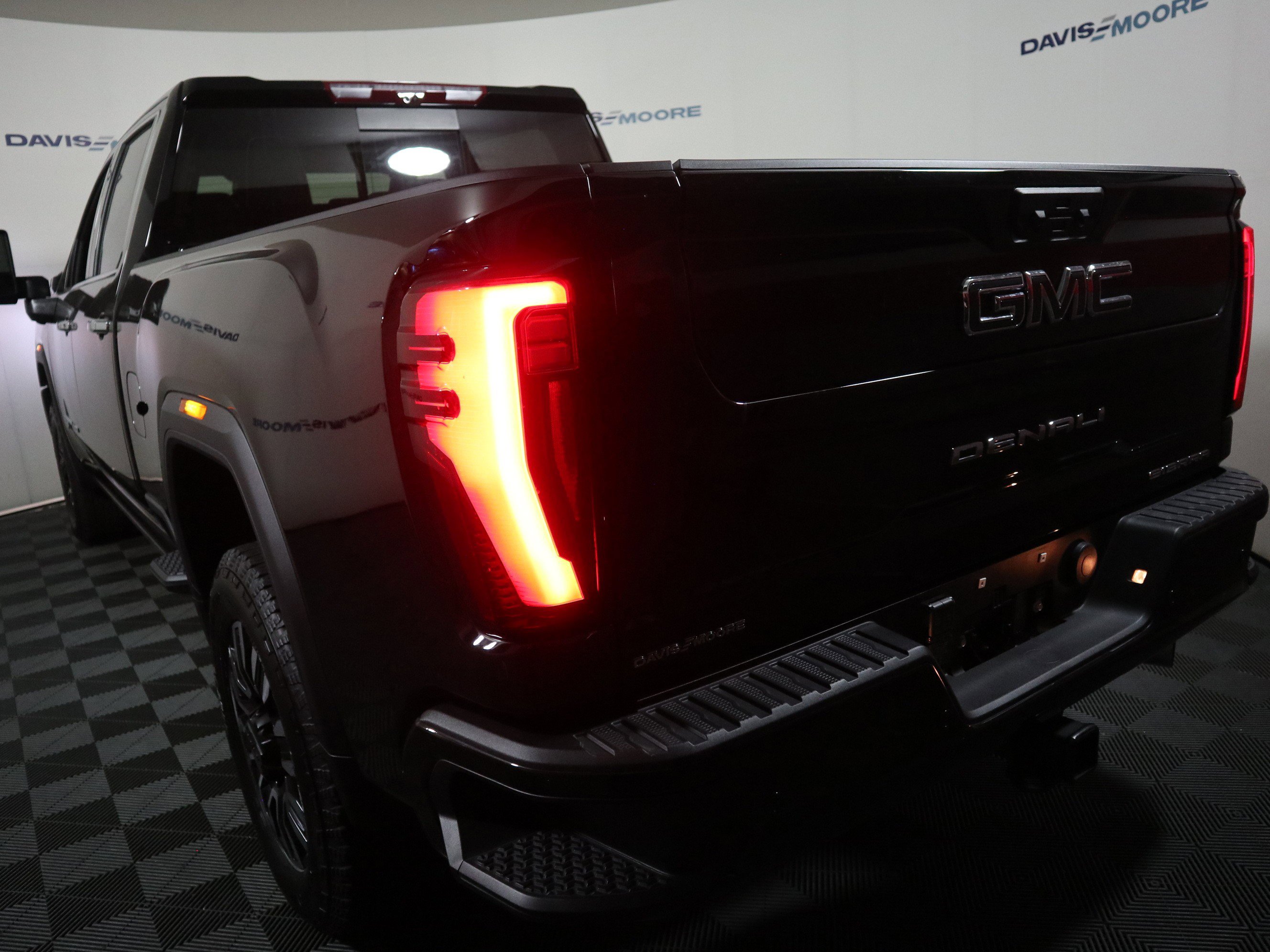 Used 2025 GMC Sierra 2500 Denali Ultimate image 9