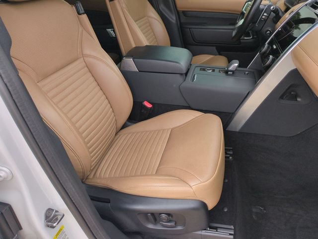 Used 2023 Land Rover Discovery Metropolitan Edition AWD/4WD image 18