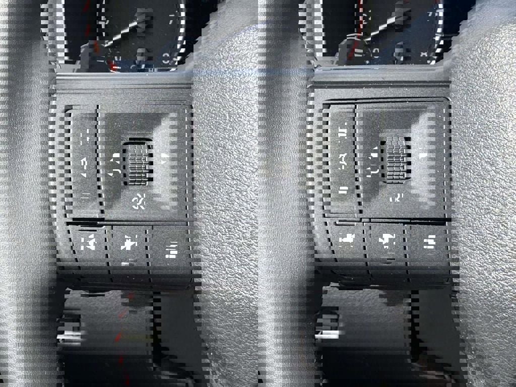 Certified 2025 Nissan Rogue SV image 18