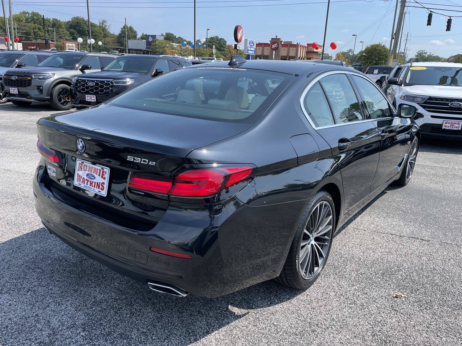 Used 2023 BMW 530e w/ Premium Package RWD image 4