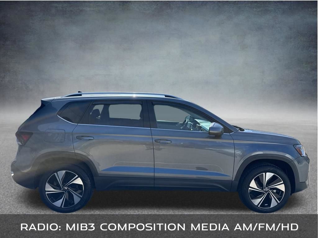 Used 2025 Volkswagen Taos SE AWD/4WD image 7