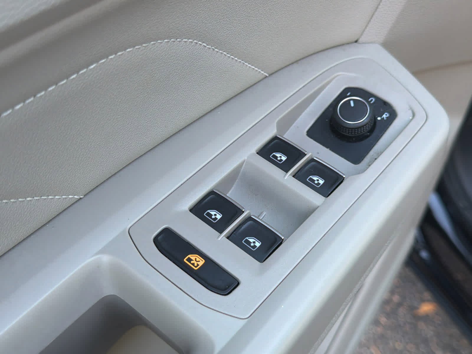 Used 2021 Volkswagen Atlas SE image 24