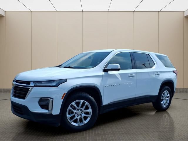 Used 2023 Chevrolet Traverse LS w/ Safety Package FWD image 2
