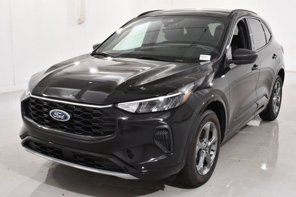 Used 2024 Ford Escape ST-Line w/ Tech Pack #1 AWD/4WD image 2