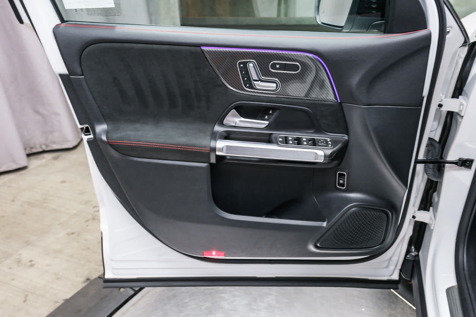 Used 2023 Mercedes-Benz GLB 250 image 26