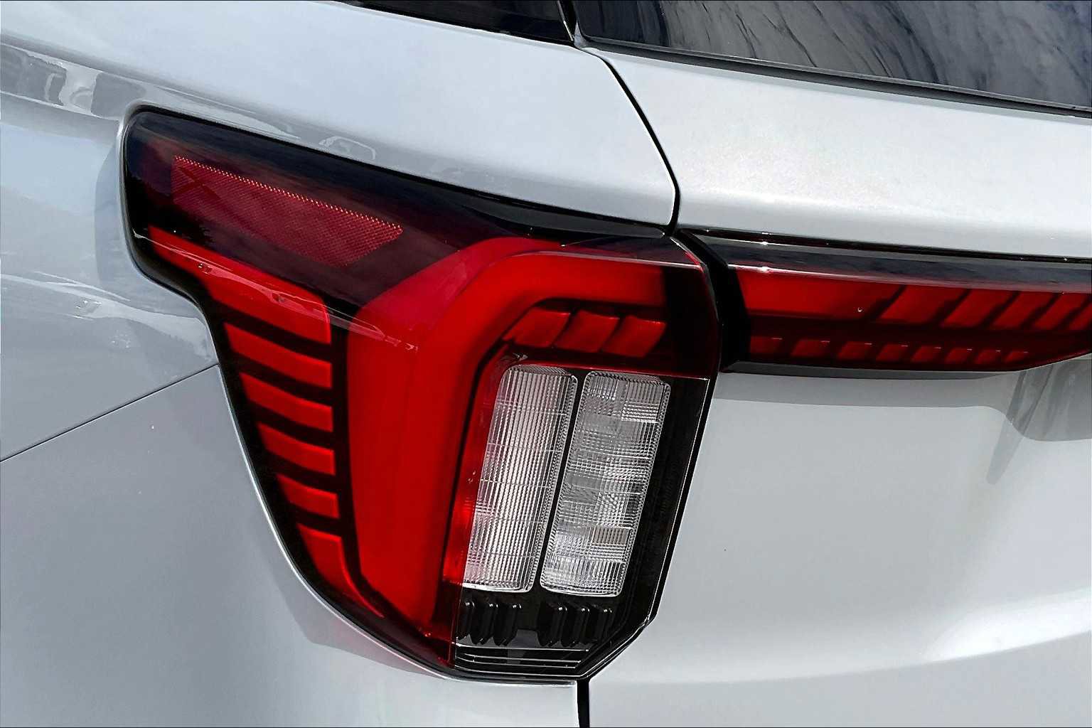 New 2025 Ford Explorer Active w/ Active Comfort Package image 14