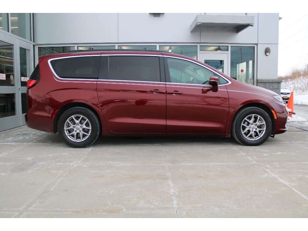 Used 2021 Chrysler Pacifica Touring w/ Cold Weather Group image 3