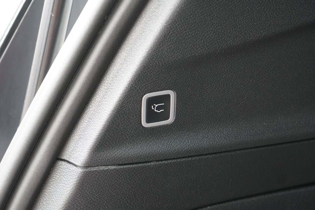 Used 2025 Chrysler Pacifica Select FWD image 9