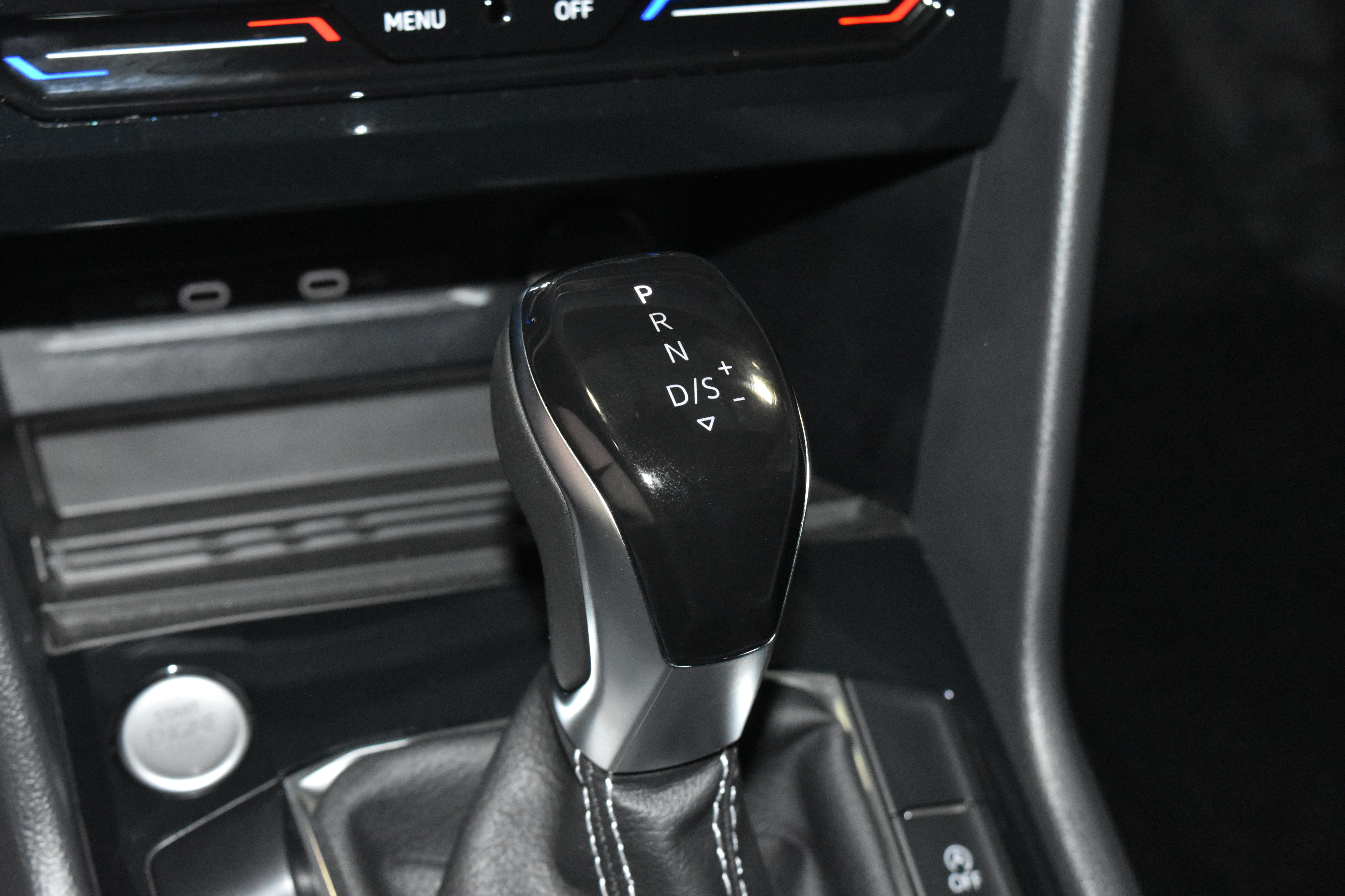 New 2026 Volkswagen Taos SE FWD image 12