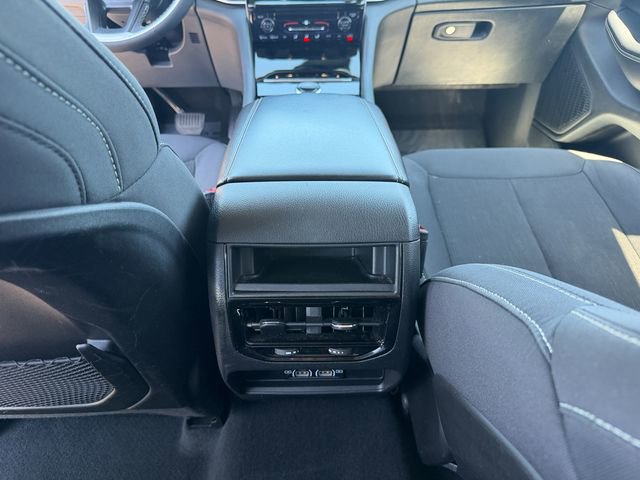 Used 2023 Jeep Grand Cherokee Laredo AWD/4WD image 25