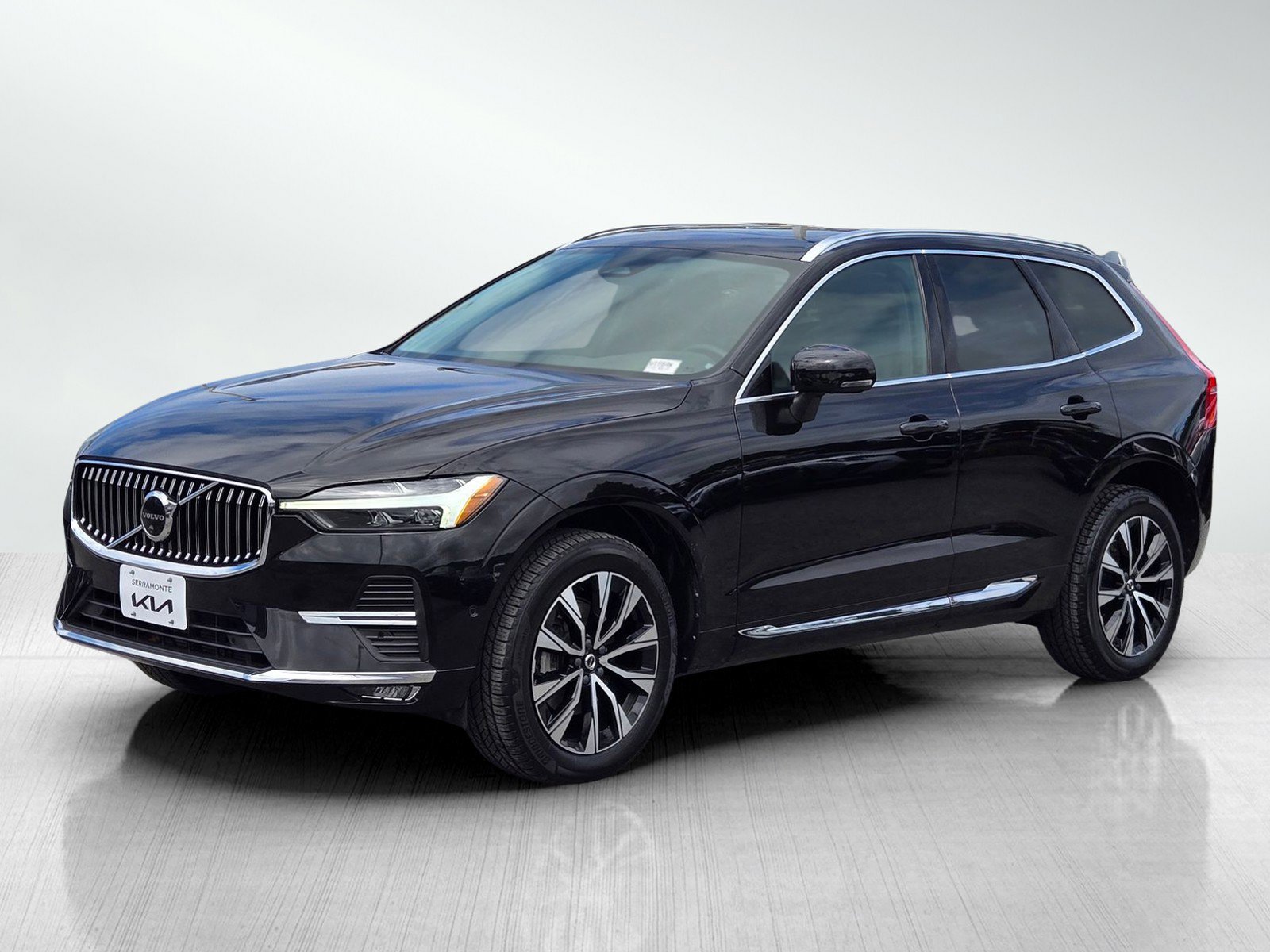 Used 2023 Volvo XC60 B5 Plus FWD image 8