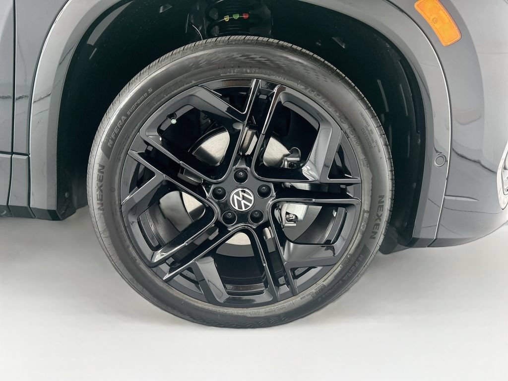 New 2026 Volkswagen Tiguan SE R-Line FWD image 30