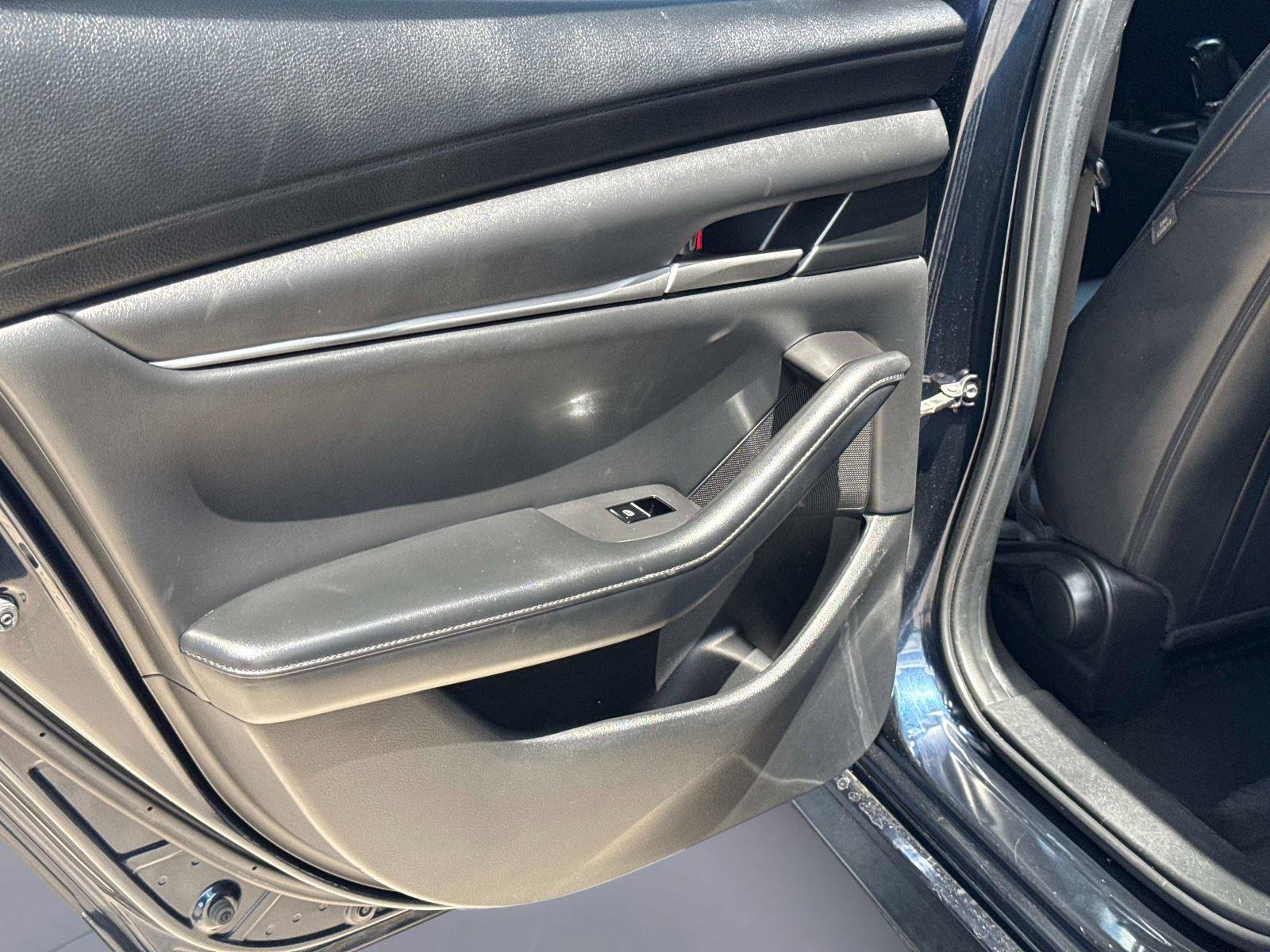 Used 2020 MAZDA MAZDA3 Sedan w/ Select Package image 11