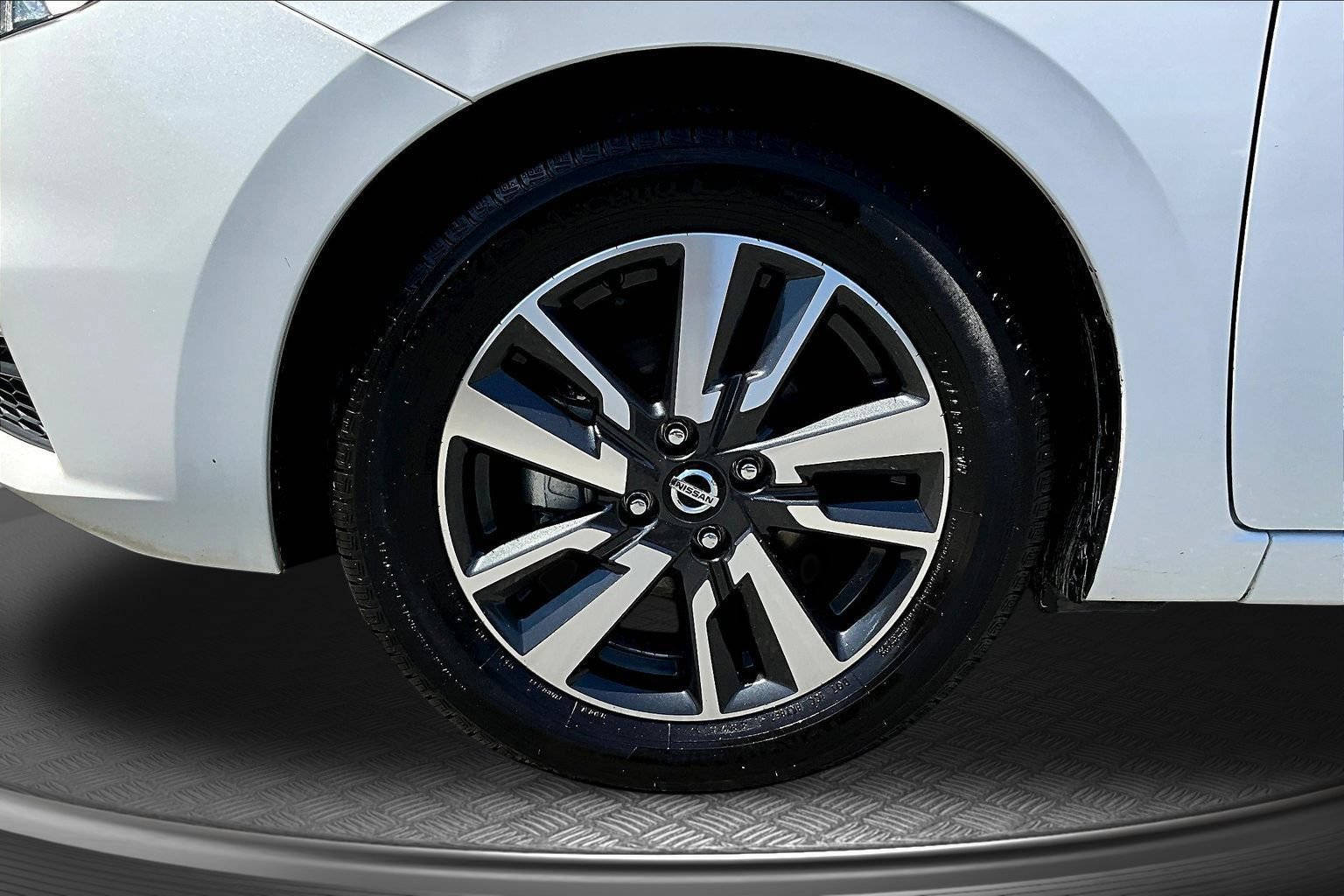 Used 2022 Nissan Versa SV FWD image 29