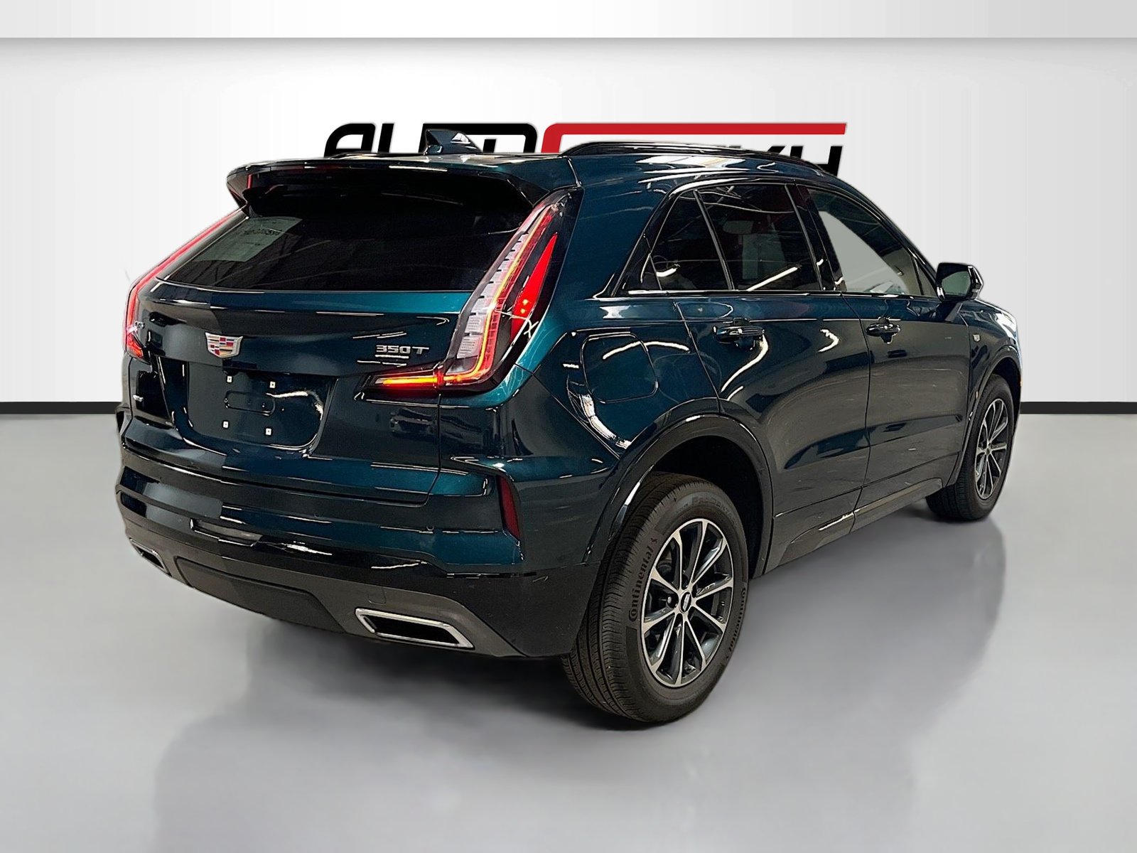 Used 2024 Cadillac XT4 Sport w/ Cold Weather Package AWD/4WD image 7