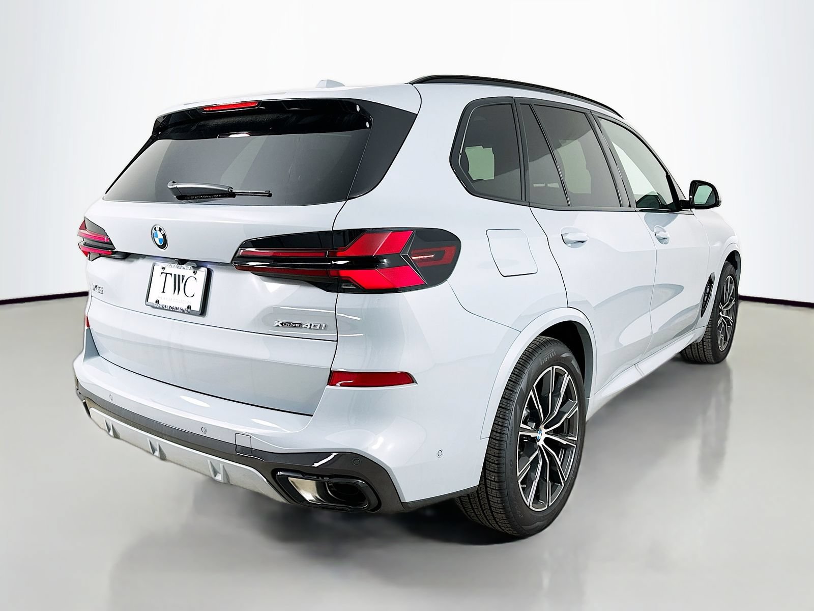 New 2026 BMW X5 xDrive40i w/ M Sport Package AWD/4WD image 5