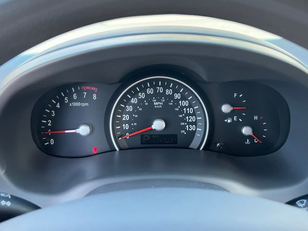 Used 2012 Kia Sedona LX image 28