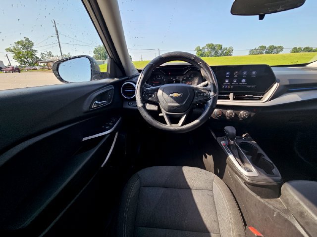 Used 2024 Chevrolet Trax LS w/ Driver Confidence Package FWD image 13