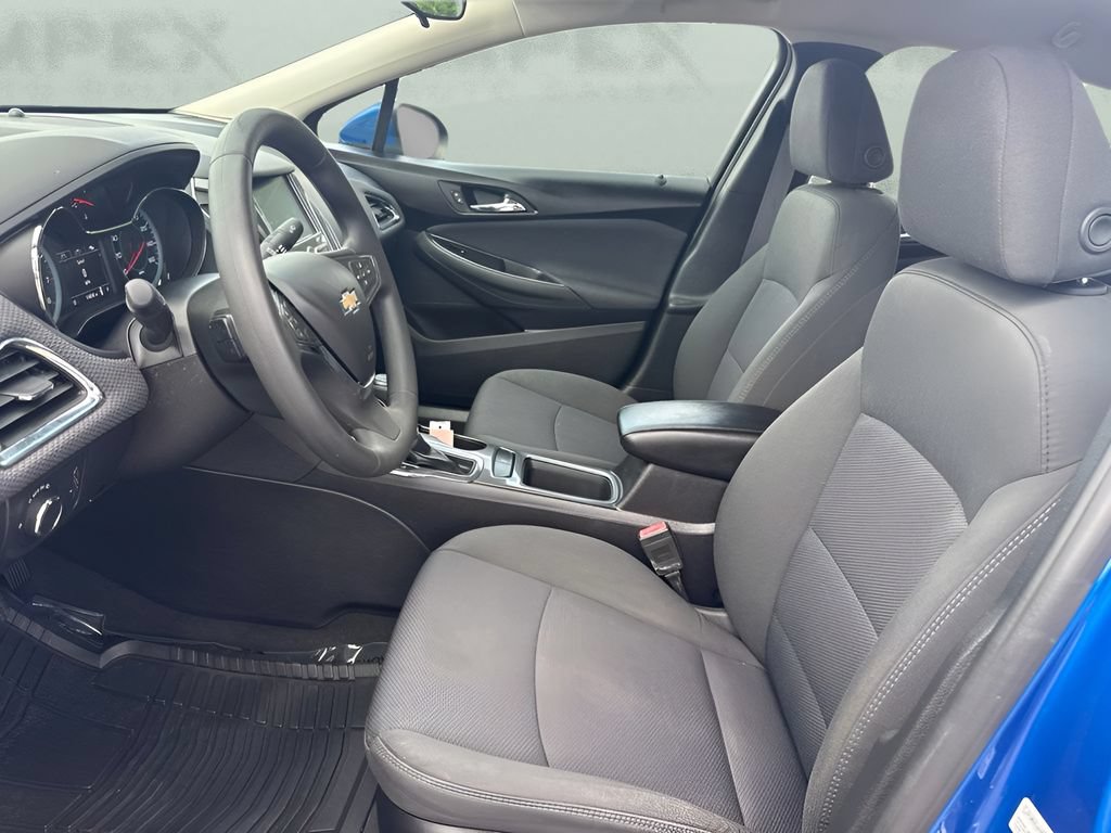 Used 2017 Chevrolet Cruze LT w/ Convenience Package FWD image 9