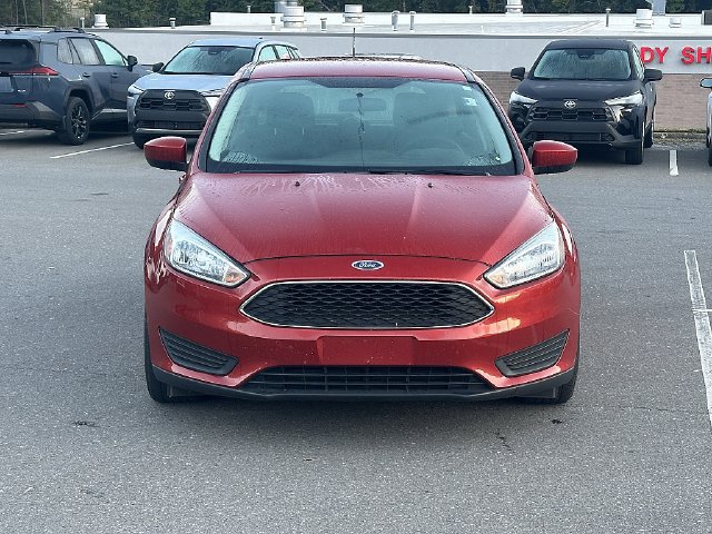 Used 2018 Ford Focus SE FWD image 2