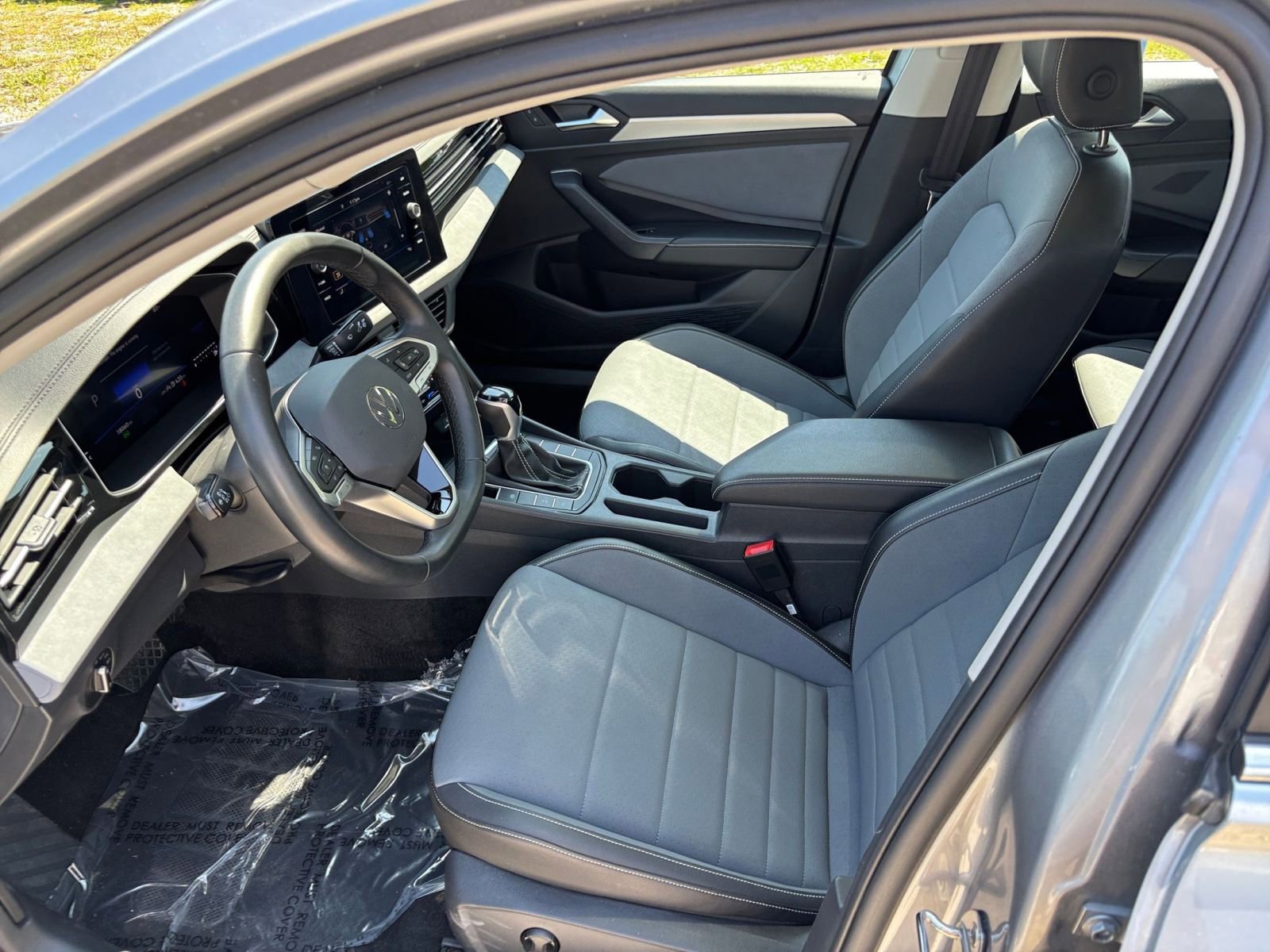 Used 2025 Volkswagen Jetta SE image 28