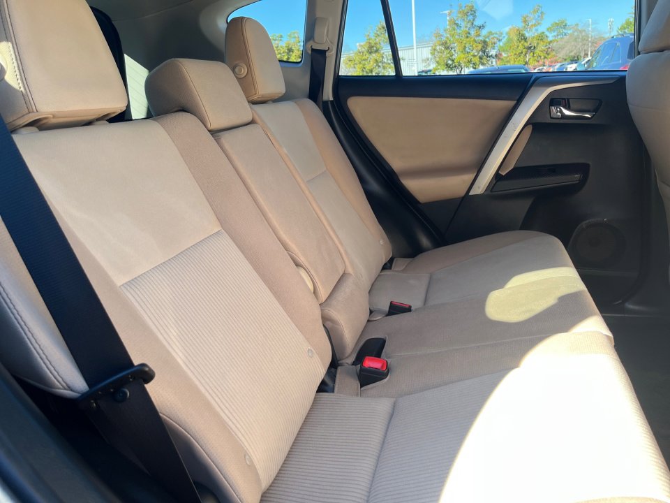 Used 2015 Toyota RAV4 XLE image 29