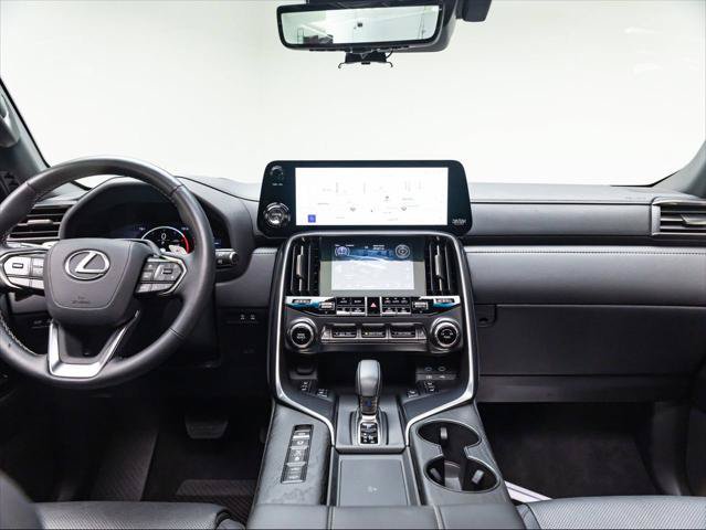 Used 2025 Lexus LX 700h Overtrail w/ Accessory Package (Z1) AWD/4WD image 17