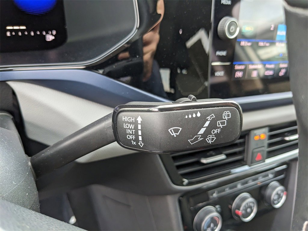 Certified 2023 Volkswagen Taos SE w/ Panoramic Sunroof Package image 33