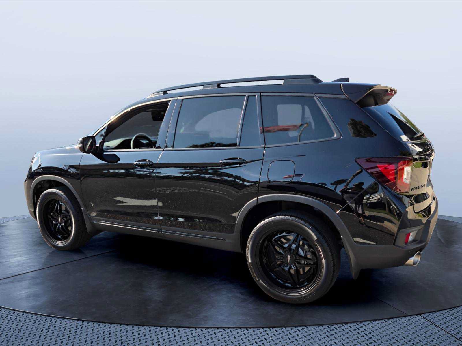 Used 2025 Honda Passport Black Edition image 7