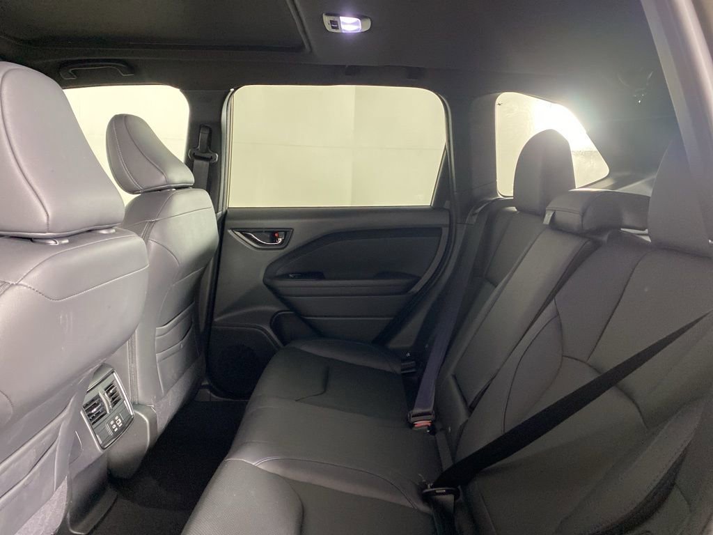 Certified 2025 Subaru Forester Limited image 29