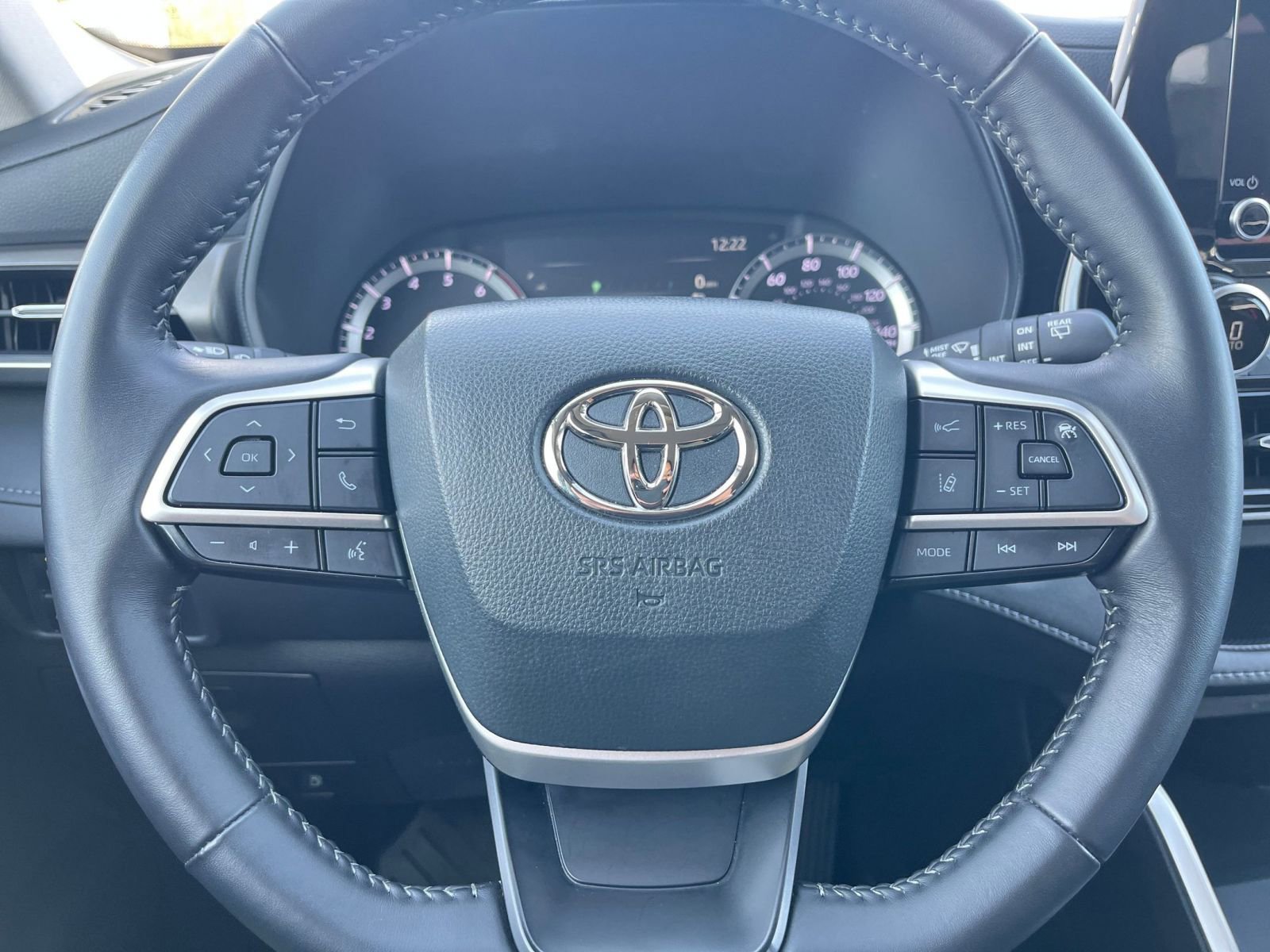 Used 2025 Toyota Highlander LE image 30