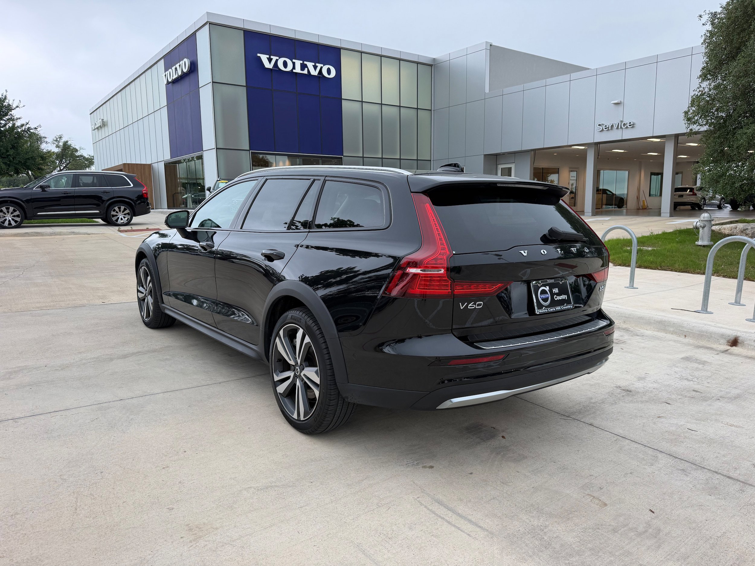 Certified 2025 Volvo V60 B5 Cross Country Plus AWD/4WD image 4