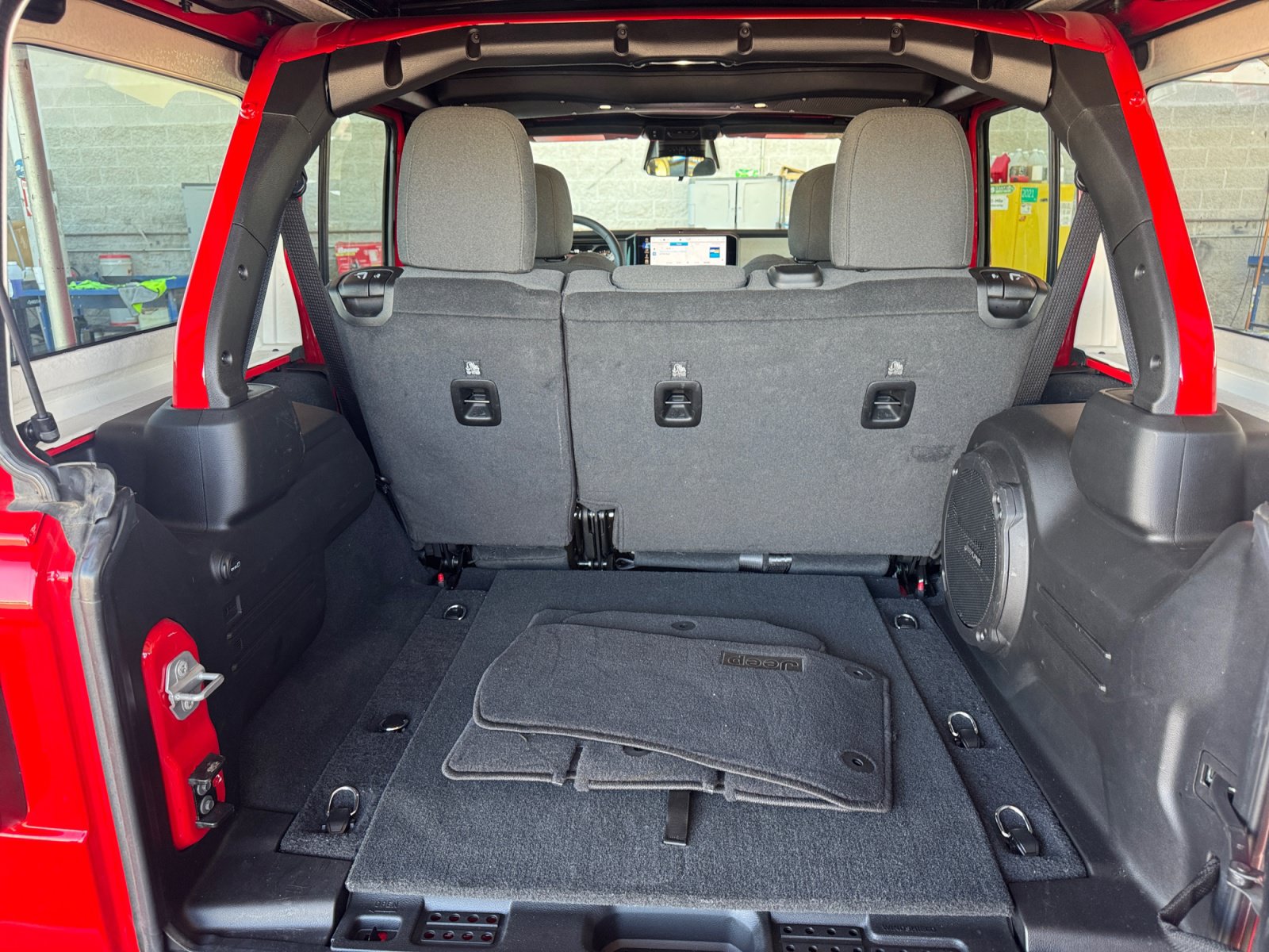 Used 2026 Jeep Wrangler Unlimited Sahara AWD/4WD image 28