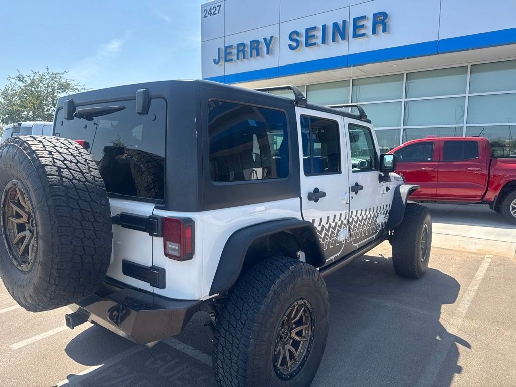 Used 2015 Jeep Wrangler Unlimited Rubicon w/ Connectivity Group AWD/4WD image 14