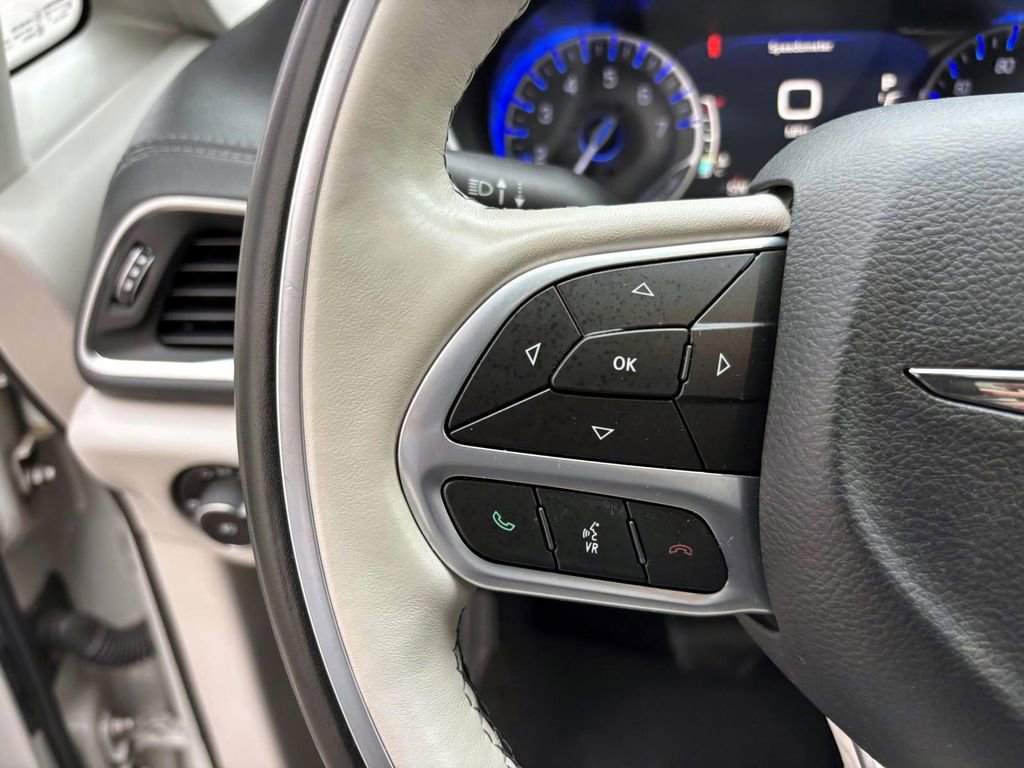 Used 2019 Chrysler Pacifica Limited w/ Advanced Safetytec Group image 17