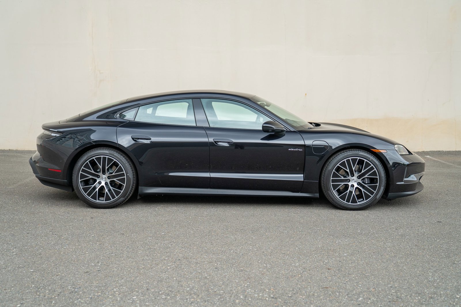 Certified 2025 Porsche Taycan AWD/4WD image 8