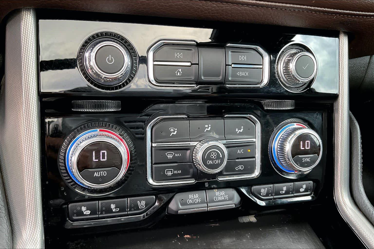 Used 2021 GMC Yukon XL Denali w/ Denali Premium Package AWD/4WD image 33
