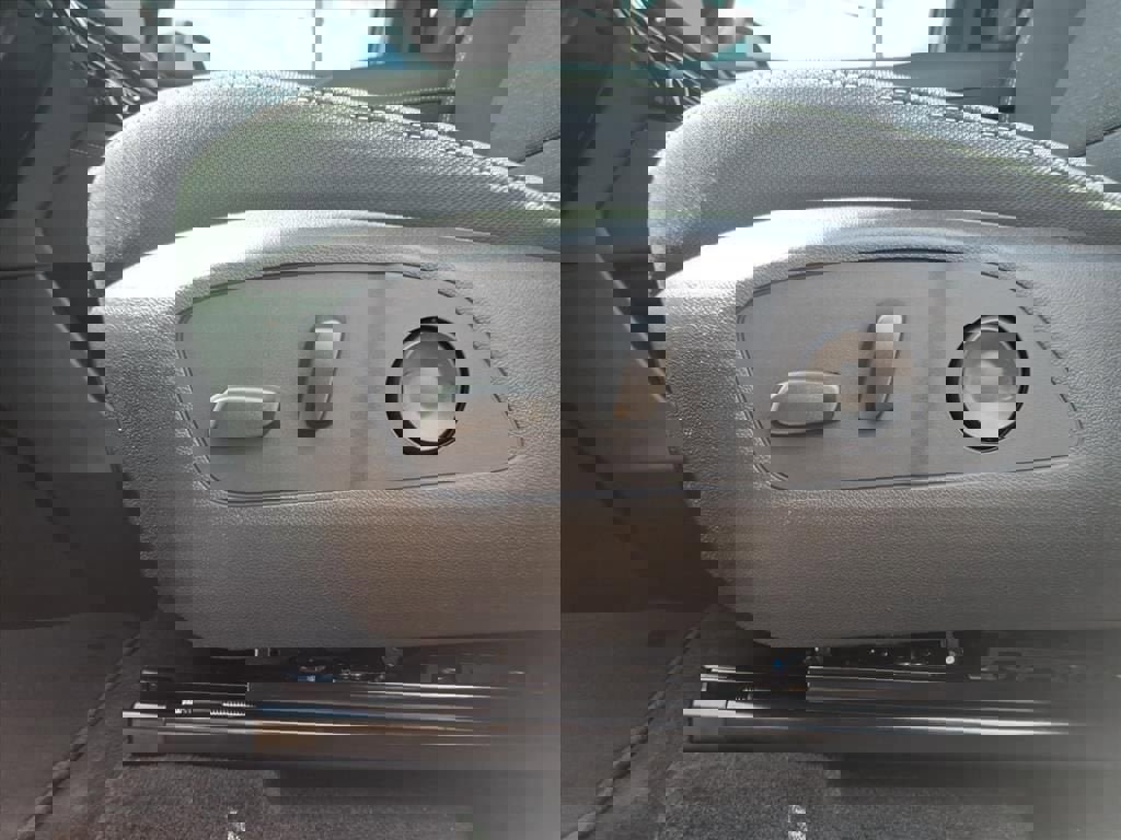 New 2026 Chevrolet Traverse LT w/ Enhanced Driving Package image 17