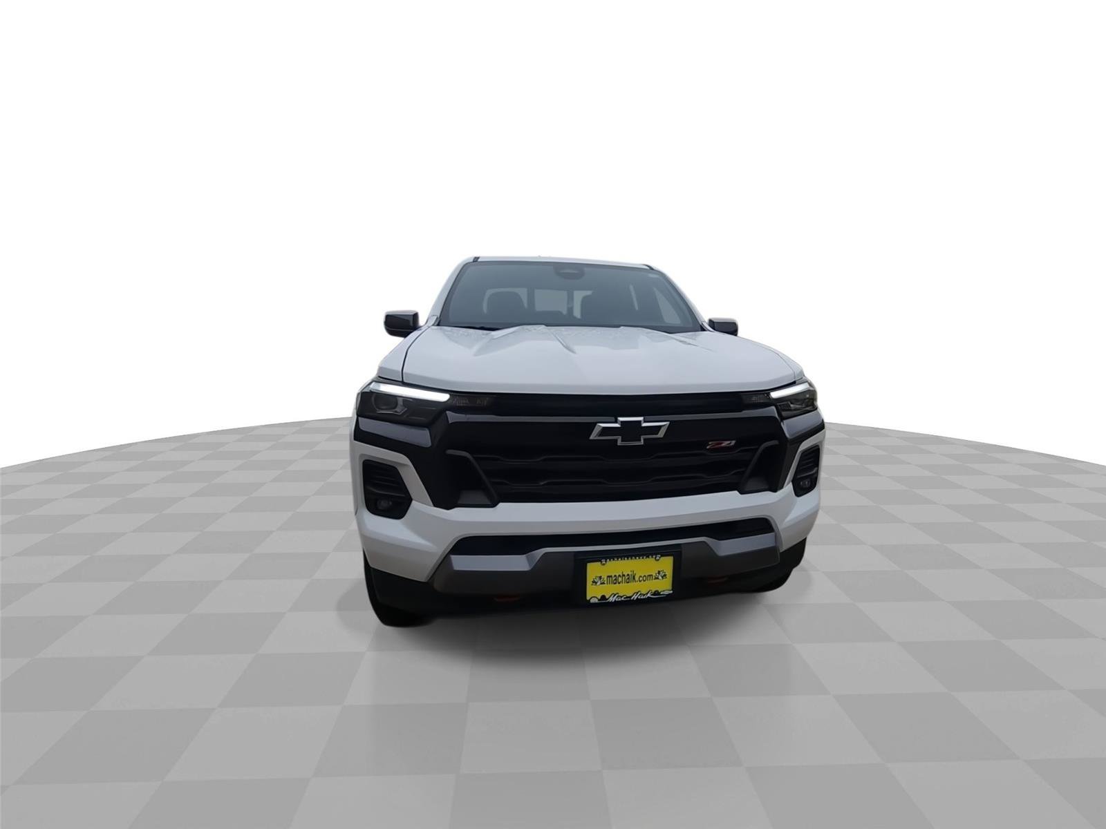 Used 2025 Chevrolet Colorado Z71 AWD/4WD image 3